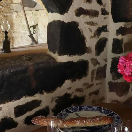 Maison Historique Du 15eme Siecle Avec Jardin A - Fr-1-497-135 La Carneille