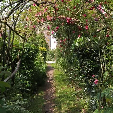 Maison Historique Du 15eme Siecle Avec Jardin A - Fr-1-497-135