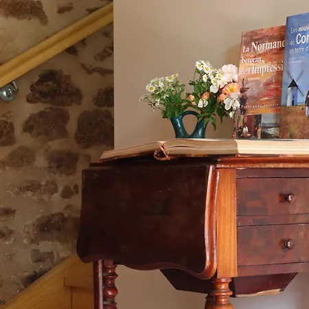 Дом отдыха Maison Historique Du 15eme Siecle Avec Jardin A - Fr-1-497-135 La Carneille