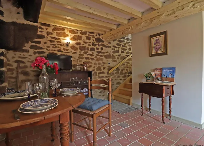 Maison Historique Du 15eme Siecle Avec Jardin A - Fr-1-497-135 La Carneille