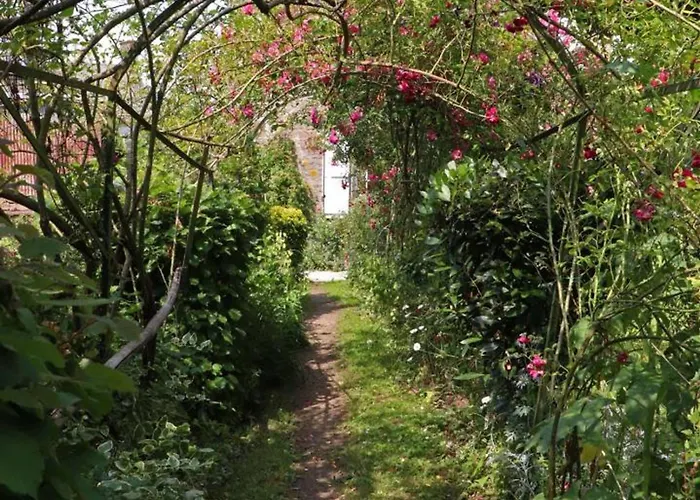 Maison Historique Du 15eme Siecle Avec Jardin A - Fr-1-497-135