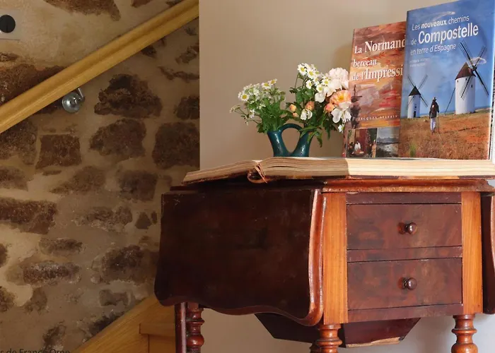 Сasa de vacaciones Maison Historique Du 15eme Siecle Avec Jardin A - Fr-1-497-135 La Carneille