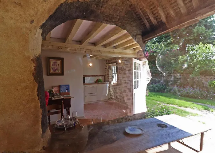 Сasa de vacaciones Maison Historique Du 15eme Siecle Avec Jardin A - Fr-1-497-135 La Carneille