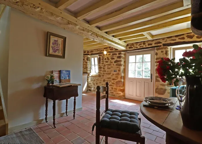 Сasa de vacaciones Maison Historique Du 15eme Siecle Avec Jardin A - Fr-1-497-135